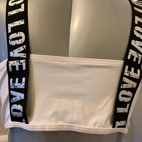 Bikini - Picture 6 of 8